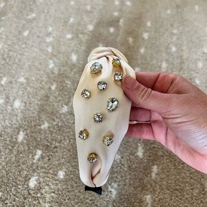 Super cute ivory stuffed headband!